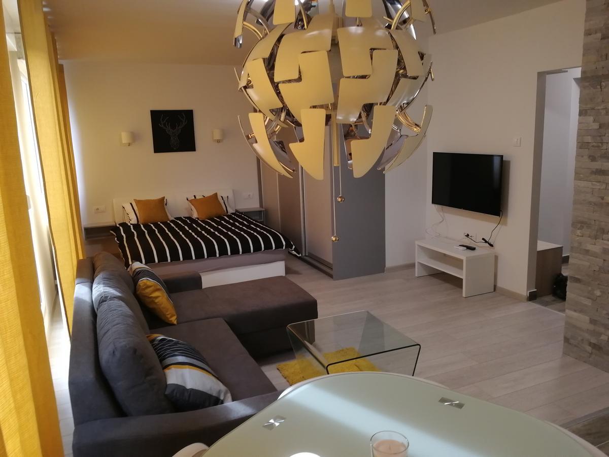 Apartment Oasis Banovo Brdo-Ada Ciganlija เบลเกรด ภายนอก รูปภาพ